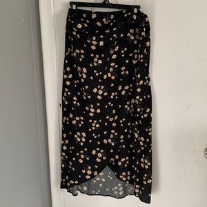 New American Eagle wrap around black floral skirt